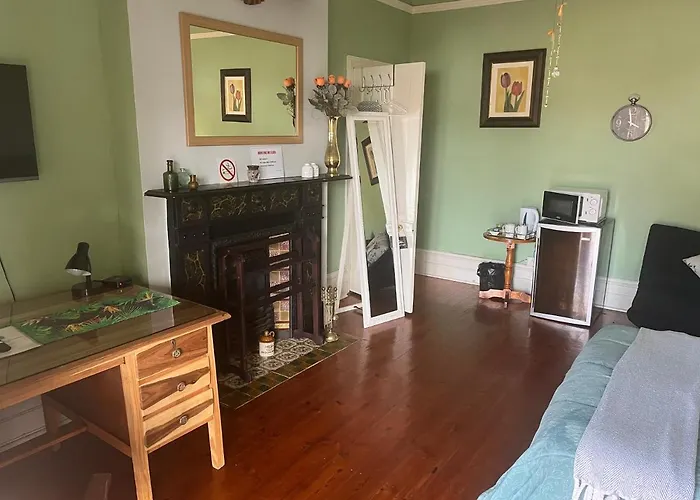 Sunny Private Room On The Porch