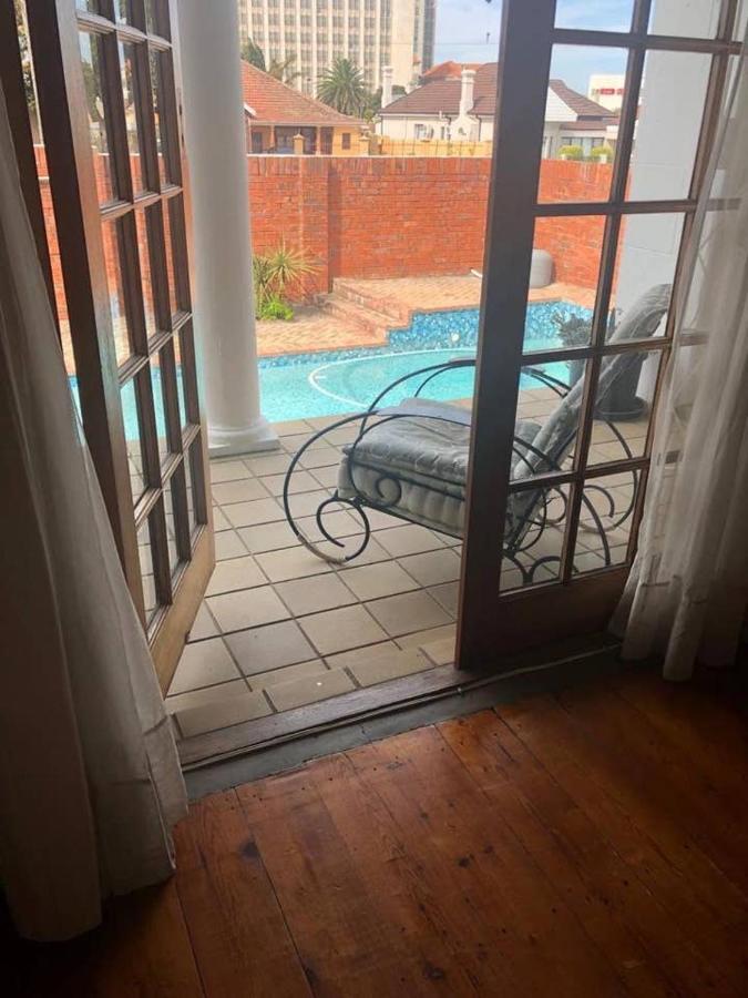 Sunny Private On The Porch *