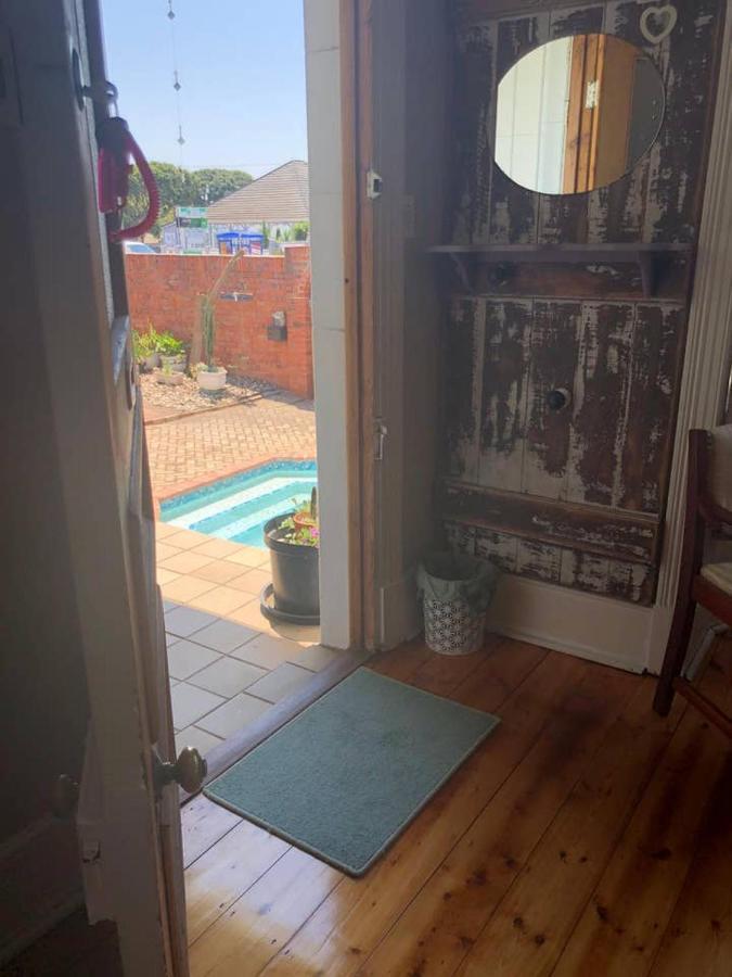 Quarto em Acomodações Particulares Sunny Private On The Porch *